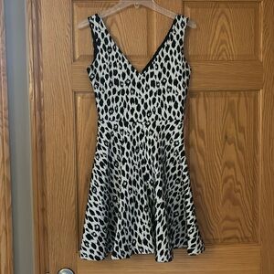 Alberto Malaki Animal Print Dress Small V neck Flounce skirt